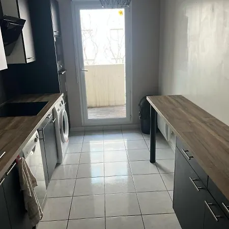 Spacious 3-room, 6-person In Apartamento *